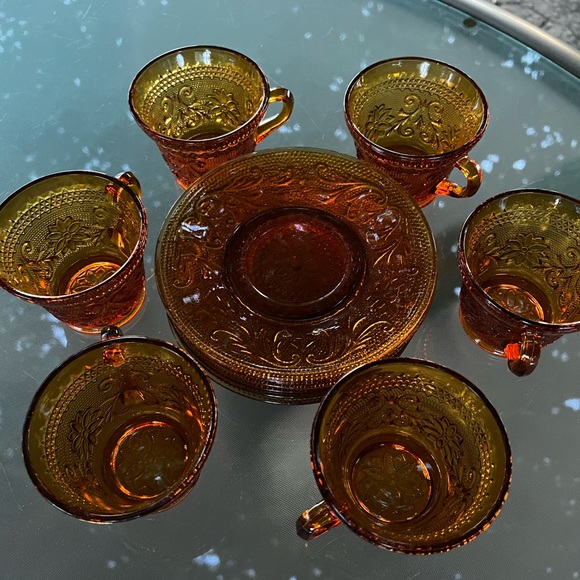 Amber Glass Sandwich Daisy Pattern Cups & Saucers, Vintage Tiara / Indiana Glass - Picture 5 of 16